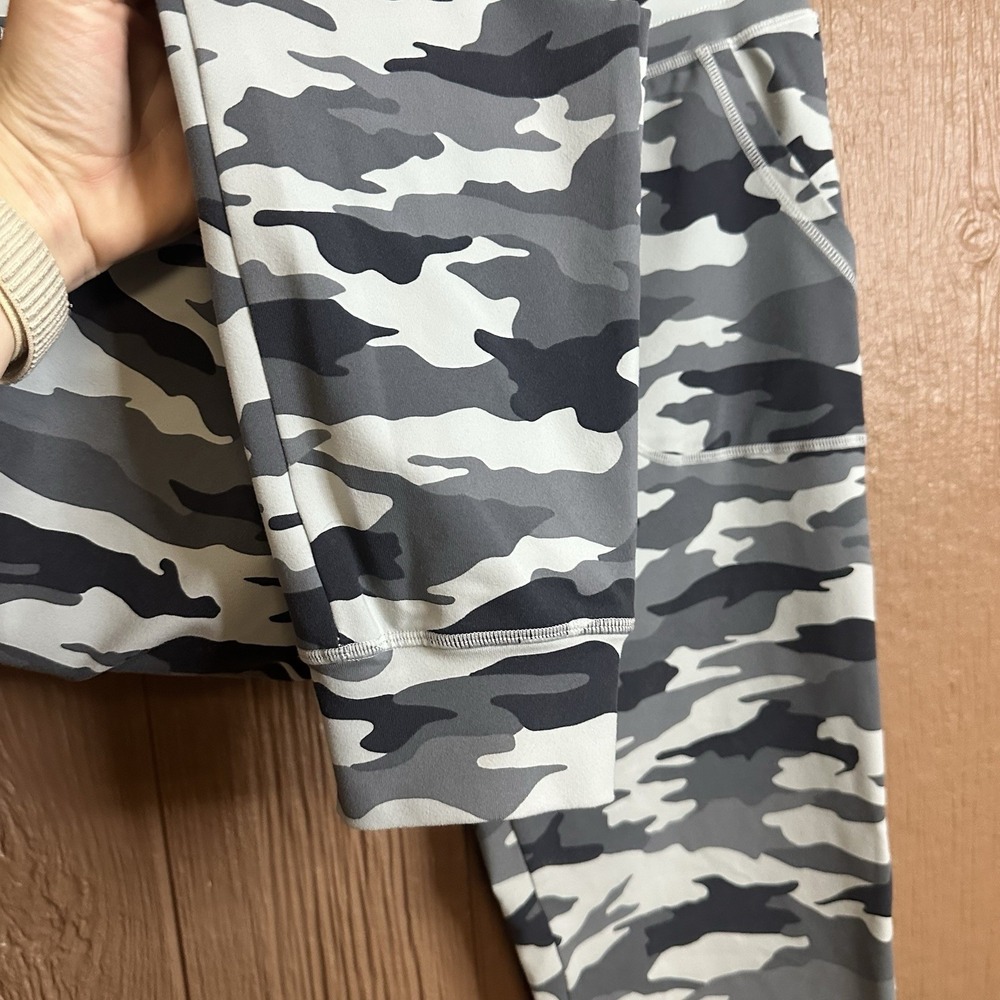 Zyia Active Unwind Joggers Womens Size M Gray Camo Drawstring Stretch Athletic - Picture 3 of 6